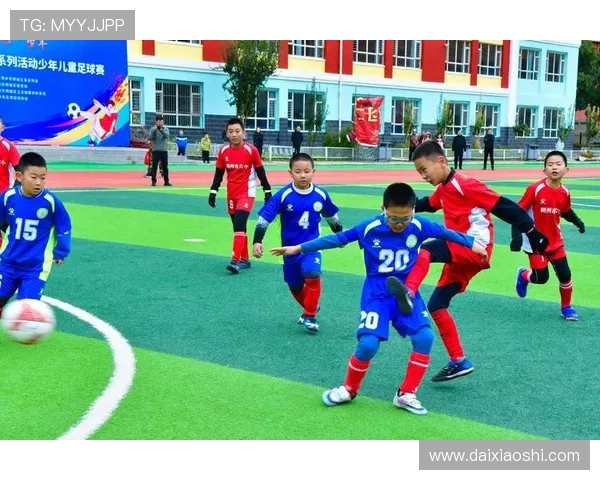 夜色中的星空足球公园:让你在璀璨星光陪伴下体验足球运动带来的无限激情与快乐 夜色中的星空足球公园:让你在璀璨星光陪伴下体验足球运动带来的无限激情与快乐